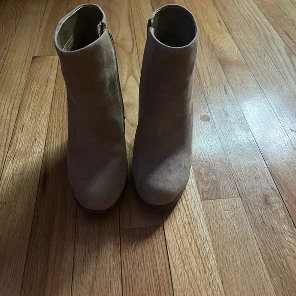 Vince Camuto Women's Tan Platform Bootie - Picture 2 of 4